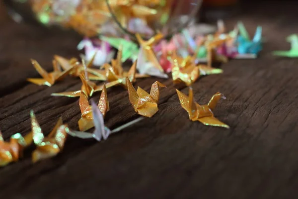 Origami Papier Vogel Houten Achtergrond — Stockfoto
