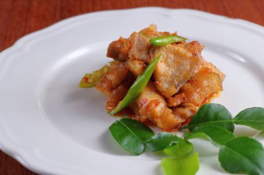 Gıda Tay kırmızı köri soslu baharatlı domuz eti