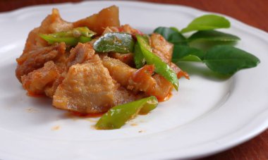 Gıda Tay kırmızı köri soslu baharatlı domuz eti