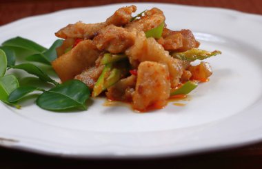 Gıda Tay kırmızı köri soslu baharatlı domuz eti