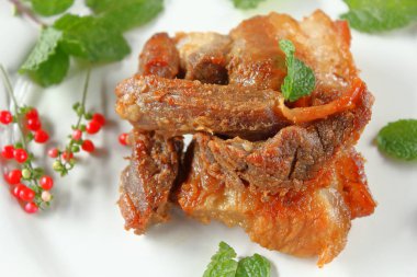 Kızarmış domuz eti veya derin kızarmış domuz eti Tayland Gıda