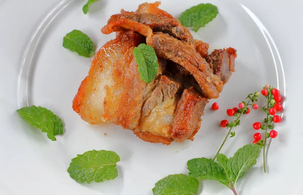 Kızarmış domuz eti veya derin kızarmış domuz eti Tayland Gıda