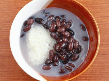  Tatlı yapışkan pirinç ve fasulye içinde Hindistan cevizi sütü 