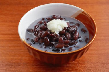  Tatlı yapışkan pirinç ve fasulye içinde Hindistan cevizi sütü 