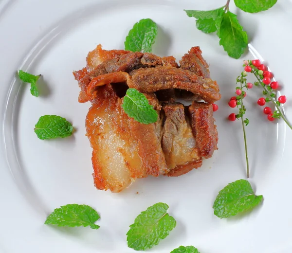 Kızarmış domuz eti veya derin kızarmış domuz eti Tayland Gıda