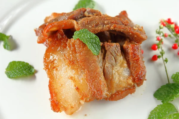 Kızarmış domuz eti veya derin kızarmış domuz eti Tayland Gıda