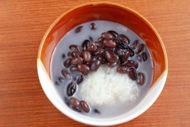  Tatlı yapışkan pirinç ve fasulye içinde Hindistan cevizi sütü