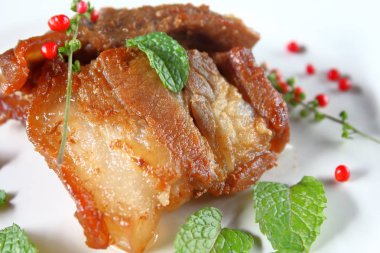 Kızarmış domuz eti veya derin kızarmış domuz eti Tayland Gıda