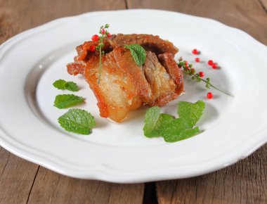 Kızarmış domuz eti veya derin kızarmış domuz eti Tayland Gıda