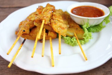Fıstık soslu lezzetli domuz eti Satay