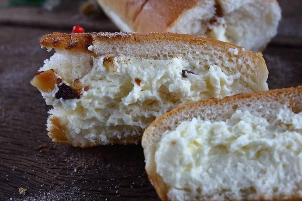 eski ahşap taze lezzetli ev yapımı ekmek