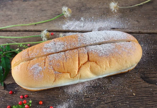 eski ahşap taze lezzetli ev yapımı ekmek