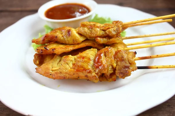 Delizioso Cibo Satay Maiale Con Salsa Arachidi — Foto Stock