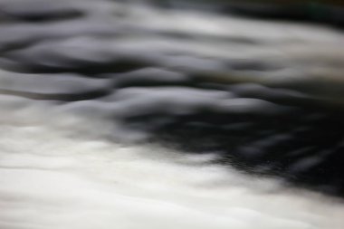 güzel taze su taze doğal olarak düşüyor