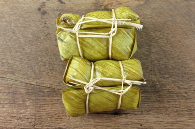 Muz ve yapışkan pirinç yapılmış Tay tatlı