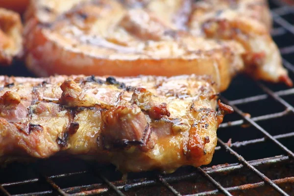 lezzetli yiyecek domuz thaistyle sıcak kömür ızgara