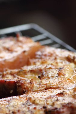 lezzetli yiyecek domuz thaistyle sıcak kömür ızgara