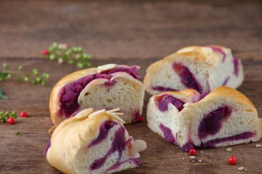 eski ahşap lezzetli el yapımı ekmek yemek 