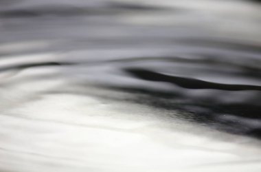 güzel taze su taze doğal olarak düşüyor