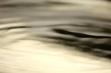 güzel taze su taze doğal olarak düşüyor