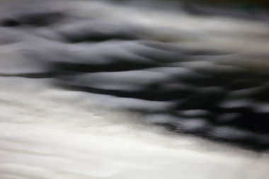 güzel taze su taze doğal olarak düşüyor