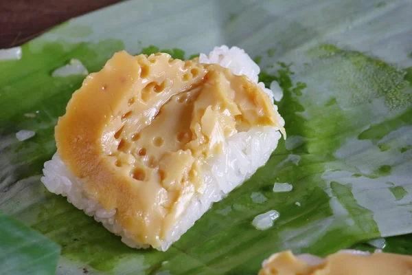 Sticky rice with steamed custard in thai food — Stock Photo, Image