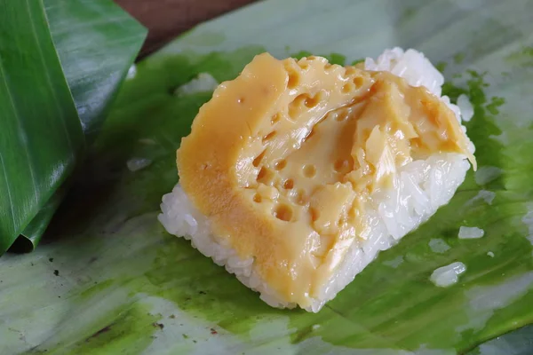 Lepkavá rýže s dušenou pudou v thajských potravinách — Stock fotografie
