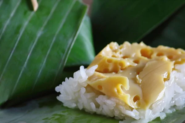 Липкий рис с заварным кремом в тайской еде — стоковое фото