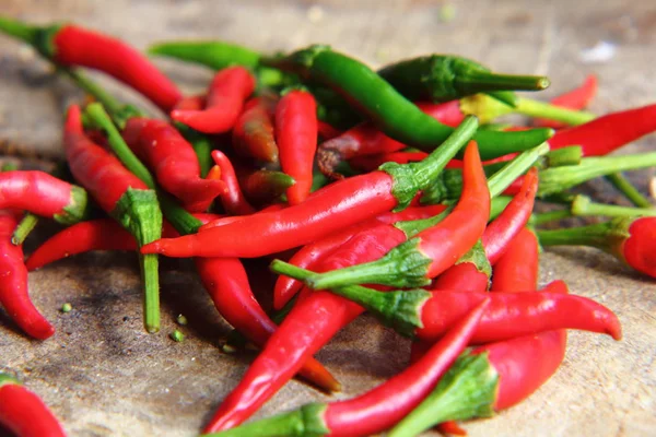 Chiles rojos picantes para la comida tailandesa — Foto de Stock