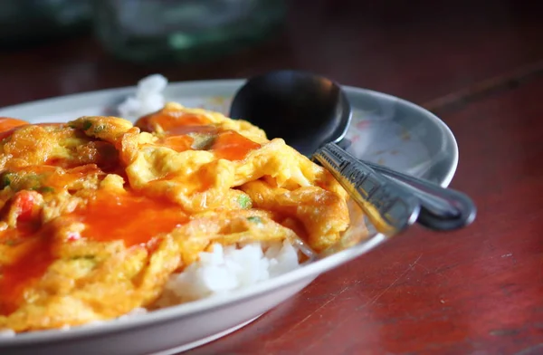 Thai style omelet on the plate — Stock Photo, Image