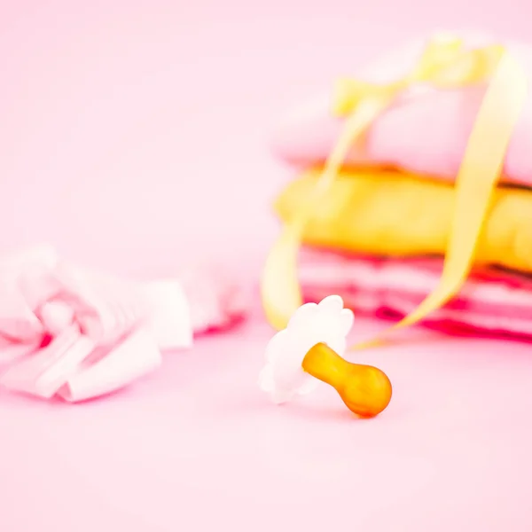 Babykleding Accessoires Roze Achtergrond Dingen Spullen Voor Pasgeboren Babymeisje Vierkante — Stockfoto