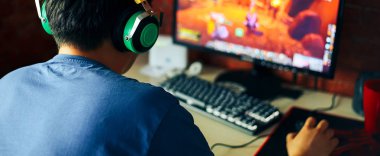 E-spor. Bir strateji oyunu oynayan bir çocuk. Buhar topluluk. ESports Club, afiş
