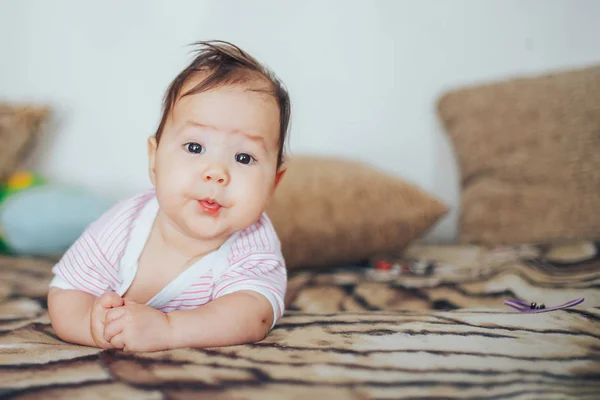 Baby Neugeborenes Baby Niedlich Blauäugig Dunkles Haar Baby Monate Blauem — Stockfoto
