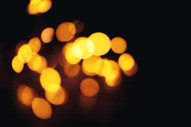 Kopya alanı için metin, doku, Soyut siyah zemin üzerine küçük damla ile bulanık sarı bokeh