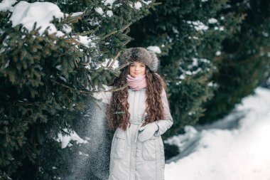 kürk şapka beaty kız kış ladin yakınındaki