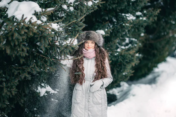 kürk şapka beaty kız kış ladin yakınındaki