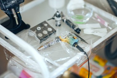 kadın kalıcı makyaj için kullanım Wrap bant sterilitesi için Araçlar hazırlamak, dövme kullanıma hazır araçları