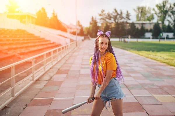 Giovane Bella Ragazza Che Tiene Una Mazza Baseball Una Shirt — Foto Stock