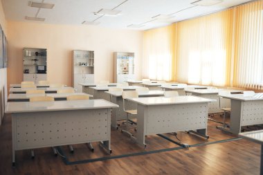 Okul tatillerinde boş okul, okula dönüş, çocuk eğitimi..