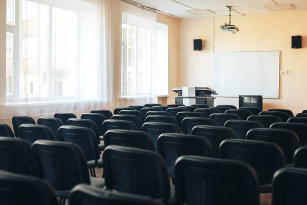 Tomma Skolans Samlingssal För Möten Och Presentationer Skolutbildning — Stockfoto