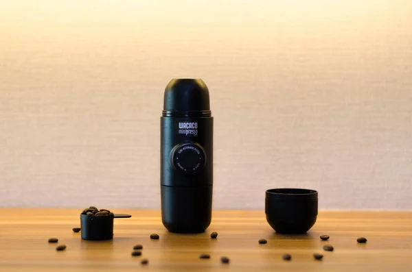 Wacaco Minipresso makinesinin tüm ayrı parçalarının resimli bir başyazısı..