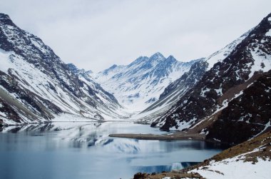 Portillo 'daki Otel ve Resort' tan And Dağları 'nın dramatik manzarası..