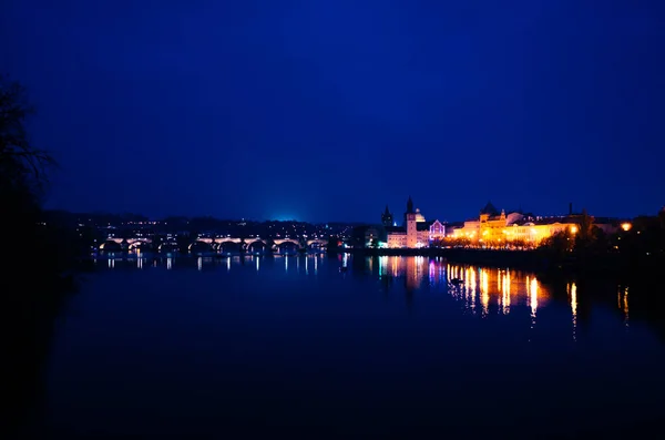 Tidig Kväll Prag Hösten Med Glödlampor Som Lyser Upp Staden — Stockfoto