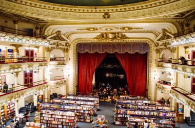 Buenos Aires, Arjantin - 05 Eylül 2018: The Guardian 'a göre dünyanın en güzel ikinci kitapçısı.