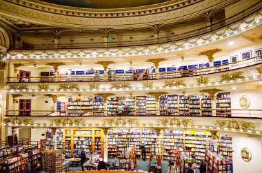 Buenos Aires, Arjantin - 05 Eylül 2018: The Guardian 'a göre dünyanın en güzel ikinci kitapçısı.