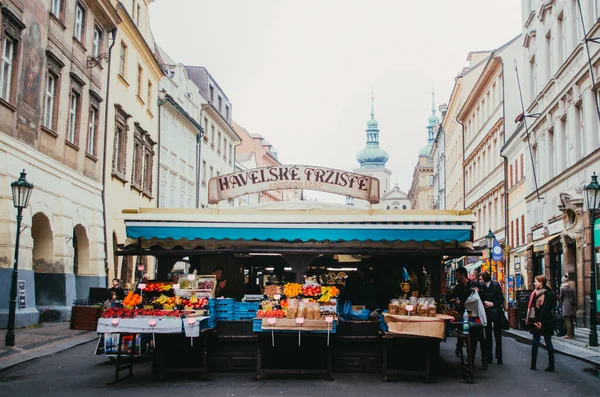 Prag Tschechien Vorderansicht Des Ältesten Marktes Der Hauptstadt Mit Kiosken — Stockfoto