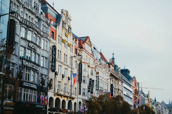 Prag Tschechien Ein Seitenblick Auf Die Skurrilen Häuser Prag Und — Stockfoto