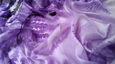 Violet, mor ışık güzel botanik desenli ipek kumaş salladı. Desen, arkaplan, duvar kağıdı, desen. 