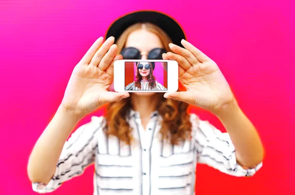 Girl Taking Picture Self Portrait Smartphone Colorful Pink Background — Stock Photo, Image