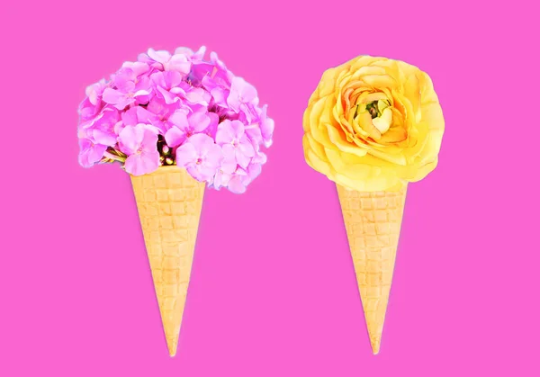 Deux Cône Crème Glacée Avec Des Fleurs Sur Fond Rose — Photo